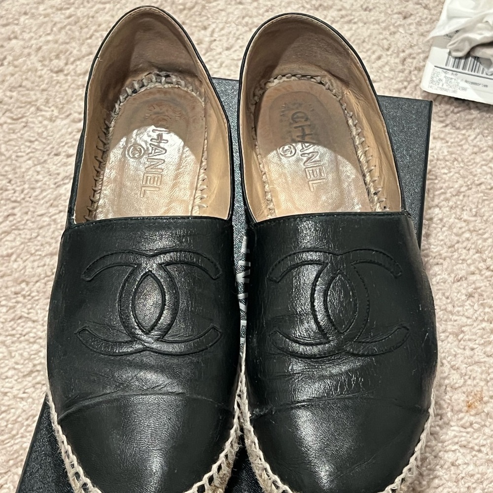 Chanel Black Leather Espadrilles with Iconic CC Logo - Picture 2 of 15